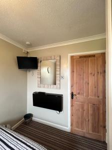 B6 Morwenna Surf Chalet, Riviere Towans, Hayle, St Ives Bay, Cornwall