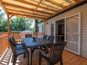 Mobil-home avec terrasse - 6 pers. - API-1-52-2132