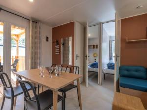 Mobil-home avec terrasse - 6 pers. - API-1-52-2132