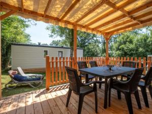 Mobil-home avec terrasse - 6 pers. - API-1-52-2132