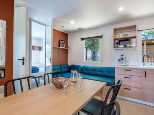 Mobil-home avec terrasse - 6 pers. - API-1-52-2132