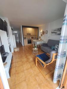 Cozy Apartment near the beach with private parking