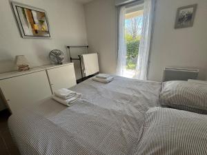 Beautiful Île dOrvert, 4 people, garden, swimming pool