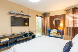 Designer Penthouse 2BR Rooftop Jacuzzi & Views