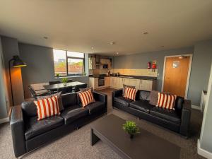 Modern 3 Bedroom Quayside Apartment RIVER VIEWS - Sleeps 6 Free Parking
