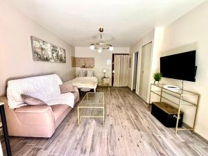 Sanary centre charmant studio 28m2 avec jardin parking privé