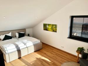 Moderne Wohnung mit Balkon auf dem Bauernhof