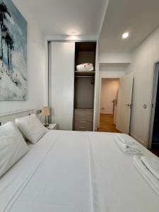 Cast2 Apartment right next to Puente Triana