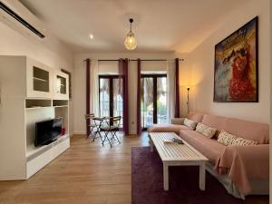 Cast2 Apartment right next to Puente Triana