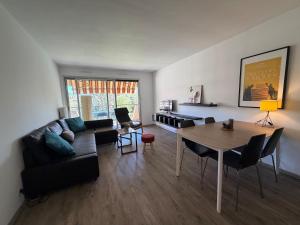 Beautiful 2-bedroom apartment with parking and pool