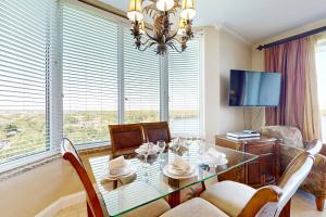 Lakefront condo with lake views, WiFi, central AC, pool, & hot tub — near Disney