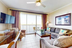 Lakefront condo with lake views, WiFi, central AC, pool, & hot tub — near Disney