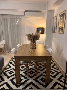 Spacious 2BR Apartment with Balcony near Metro Thessaloniki