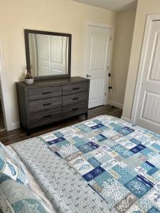 Coastal Retreat 3Bedroom 2 bathroom Beach Condo Steps to Boardwalk Parking Beach badges