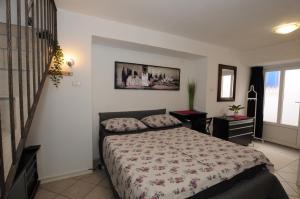 Holidays house - Bella Nicol