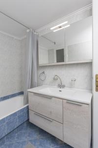 Kostas Beachfront Cozy Apartment