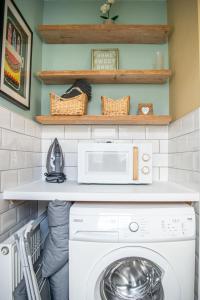 City centre, street parking, cathedral, castle 3 Bedroom House