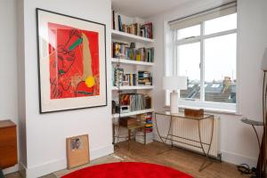 Artistic 1BDR townhome in central Brighton