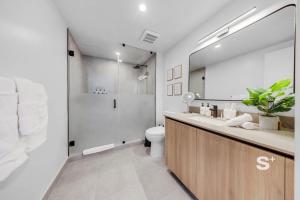 Luxe & Chic 1-BR - Private Balcony & Sea View