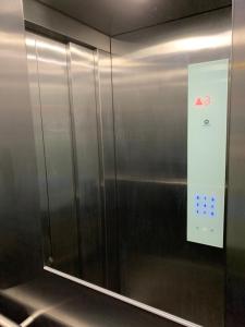 Cozy 9th floor studio with balcony and free parking