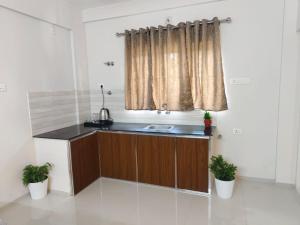 Guruvayur Inn 200 meters from east nada