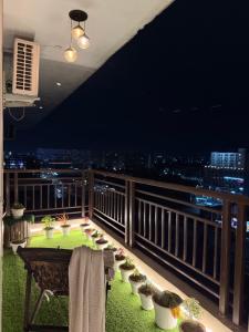 Luxe Skyview by Sam - Mountain View Penthouse