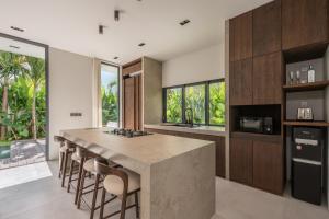 Kulu Villa 4BR Luxury Villa with Rooftop - Uluwatu