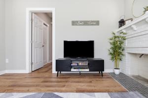 The Runway Retreat - 8 minutes to ATL Airport!