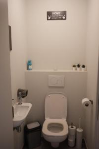 Stylish 1BR duplex met lift en balkon nabij Zuid met Gratis Parking