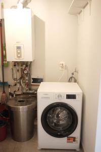Stylish 1BR duplex met lift en balkon nabij Zuid met Gratis Parking