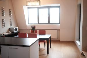 Stylish 1BR duplex met lift en balkon nabij Zuid met Gratis Parking