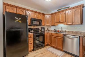 Coastal Confessions - Poolside - Walk to Beach