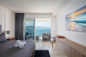 Harbor 171 with Amazing View of the Ocean, Beach and Pool