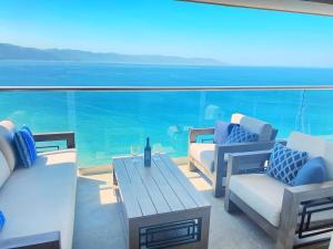 Harbor 171 with Amazing View of the Ocean, Beach and Pool