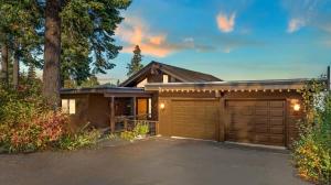Luxury Lakeview Retreat