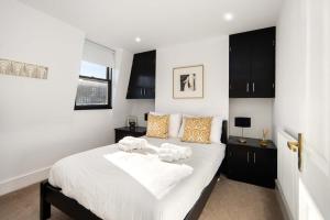 10 Mins Walk to The Oval, The Kennington Retreat