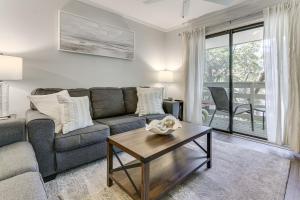 Folly Tides HHI Condo with Beach, Pools and Tennis!