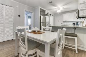 Folly Tides HHI Condo with Beach, Pools and Tennis!