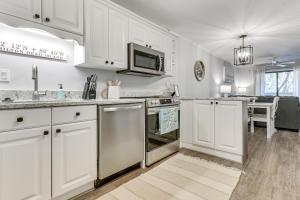 Folly Tides HHI Condo with Beach, Pools and Tennis!