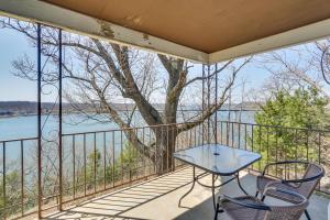 Stay on the Strip! Lake Ozark Gem with Pool Access