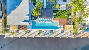 Waterfront Heated pool Lime Key Three