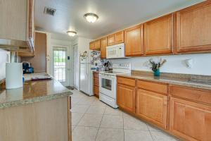 Shop and Dine! Getaway 3 Mi to Old Town Scottsdale