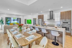 Two Townhouses Heated Pools Centrally Located Malibu Key