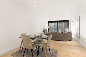 London - A Beautiful Modern Two Bedroom Apartment