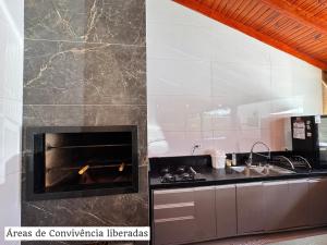 Casa Aconchegante em Bonito Mato Grosso do Sul com área social compartilhada com Suites independentes