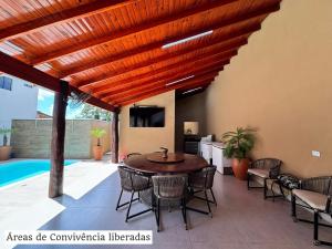 Casa Aconchegante em Bonito Mato Grosso do Sul com área social compartilhada com Suites independentes