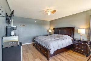 Bagnell Strip Adventure Hub with Patio and Lake Views