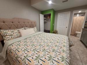 Jungle Oasis By Busch Gardens USF and Amphitheater