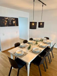 Big City Apartment Flugfeld, Balkon, bis 8 Personen, 3 Schlafzimmer mit Smart TVs, 1 Parkplatz, 2 Min zum Bahnhof