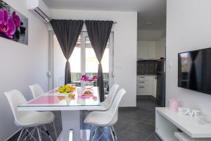 Apartments Zdeslav
